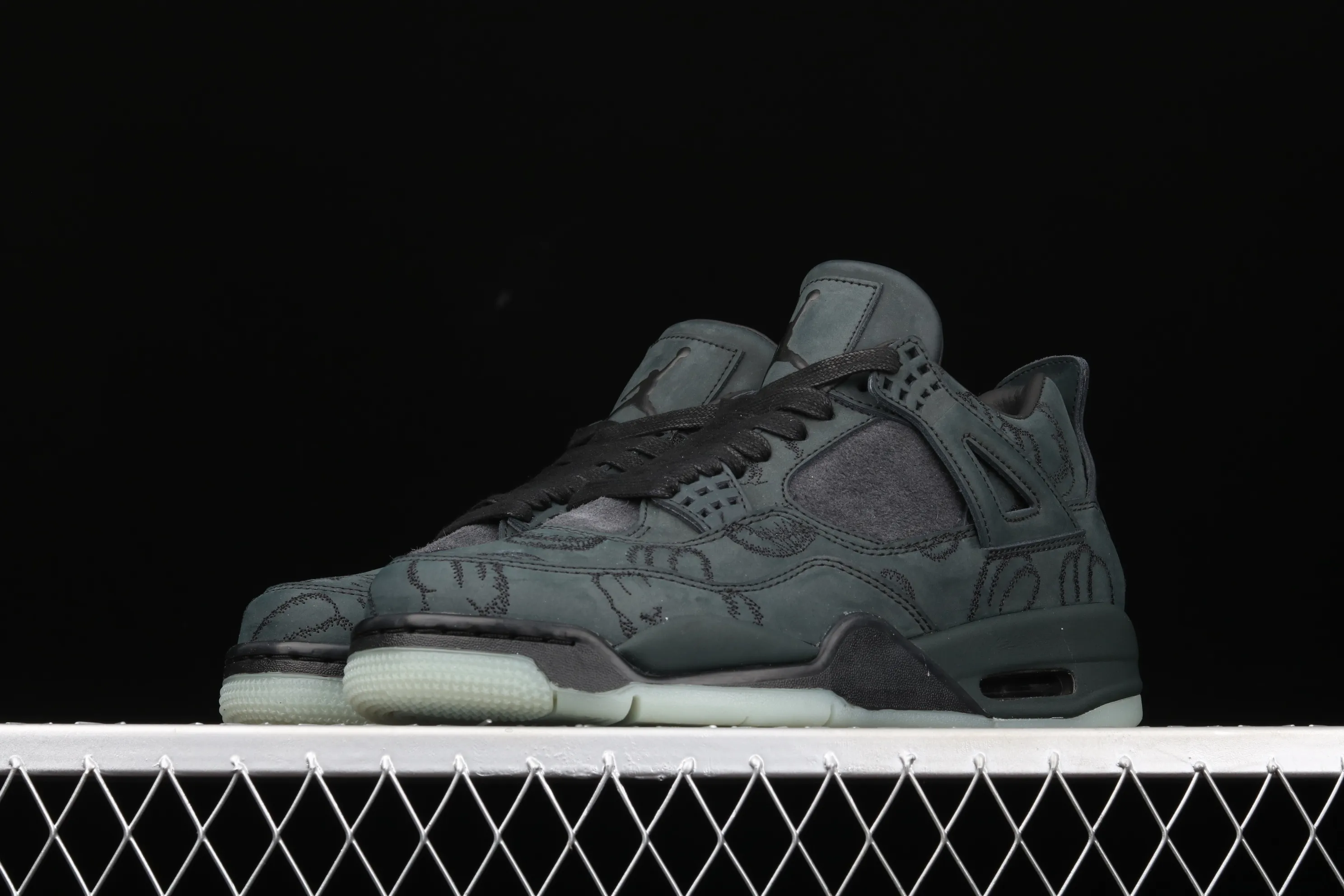 All categories Air Jordan Jordan series basketball shoes Air Jordan 4 Pure original Kaws x Air Jordan 4 Black AJ4 black suede luminous limited edition 930155-001